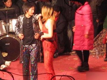 农村低俗视频表演视频,背后真相与反思