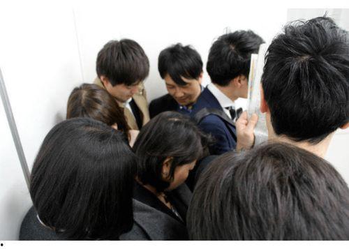 av满员电车,揭秘满员电车中的生活百态