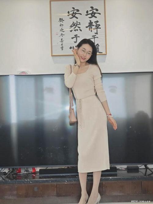 很想摸班主任的丝袜,揭秘班主任的神秘魅力